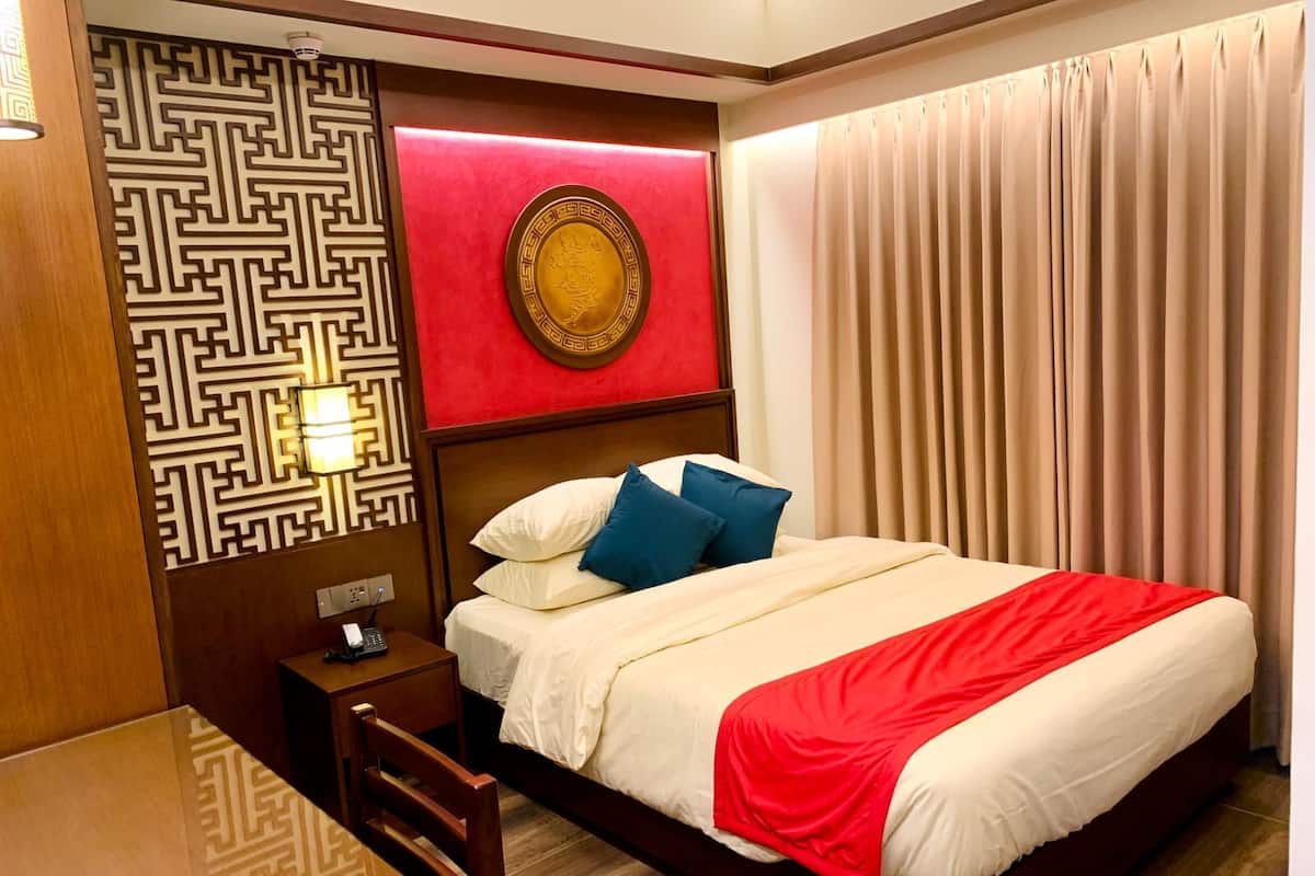 Desk, laptop workspace, free WiFi