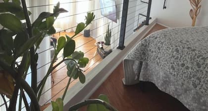 Luxury Loft with High Ceilings +
Manhattan Views