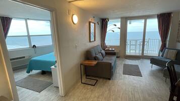 Smart TV, table tennis, books, stereo