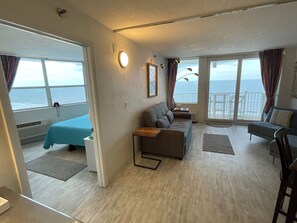 صورة غير مصنفة، 3 من 41، زرّ