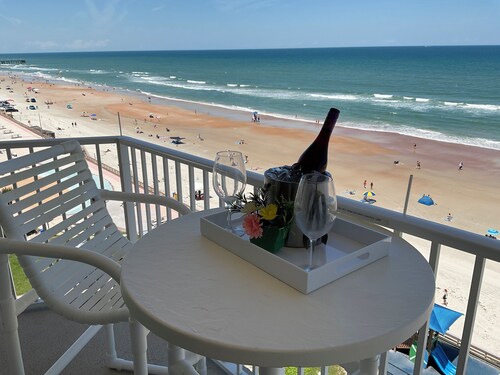 Priced 50% off.  Beach-Corner Oceanfront Suite Penthouse view
Harbour Beach 814