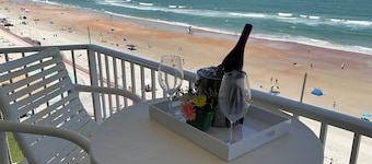 Priced 50% off.  Beach-Corner Oceanfront Suite Penthouse view
Harbour Beach 814
