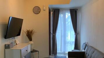 Apartment, 2 Bedrooms | Living area