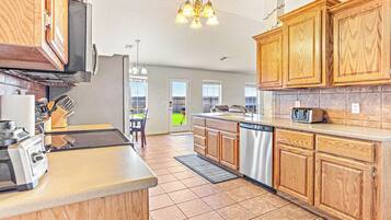 微波炉、烤箱、炉灶、洗碗机