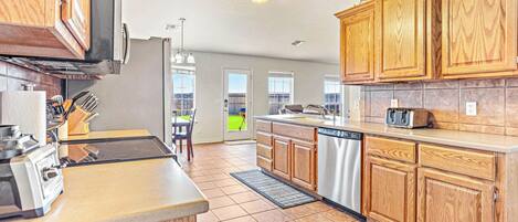 Four Ă micro-ondes, un four, surface de cuisson, lave-vaisselle