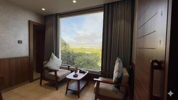 Executive Double or Twin Room, City View | Interior