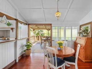 Dining - 3br Queenslander, close to city, transport and shops (Cannon Hill)