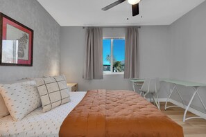 3 habitaciones, tabla de planchar con plancha, wifi y ropa de cama 