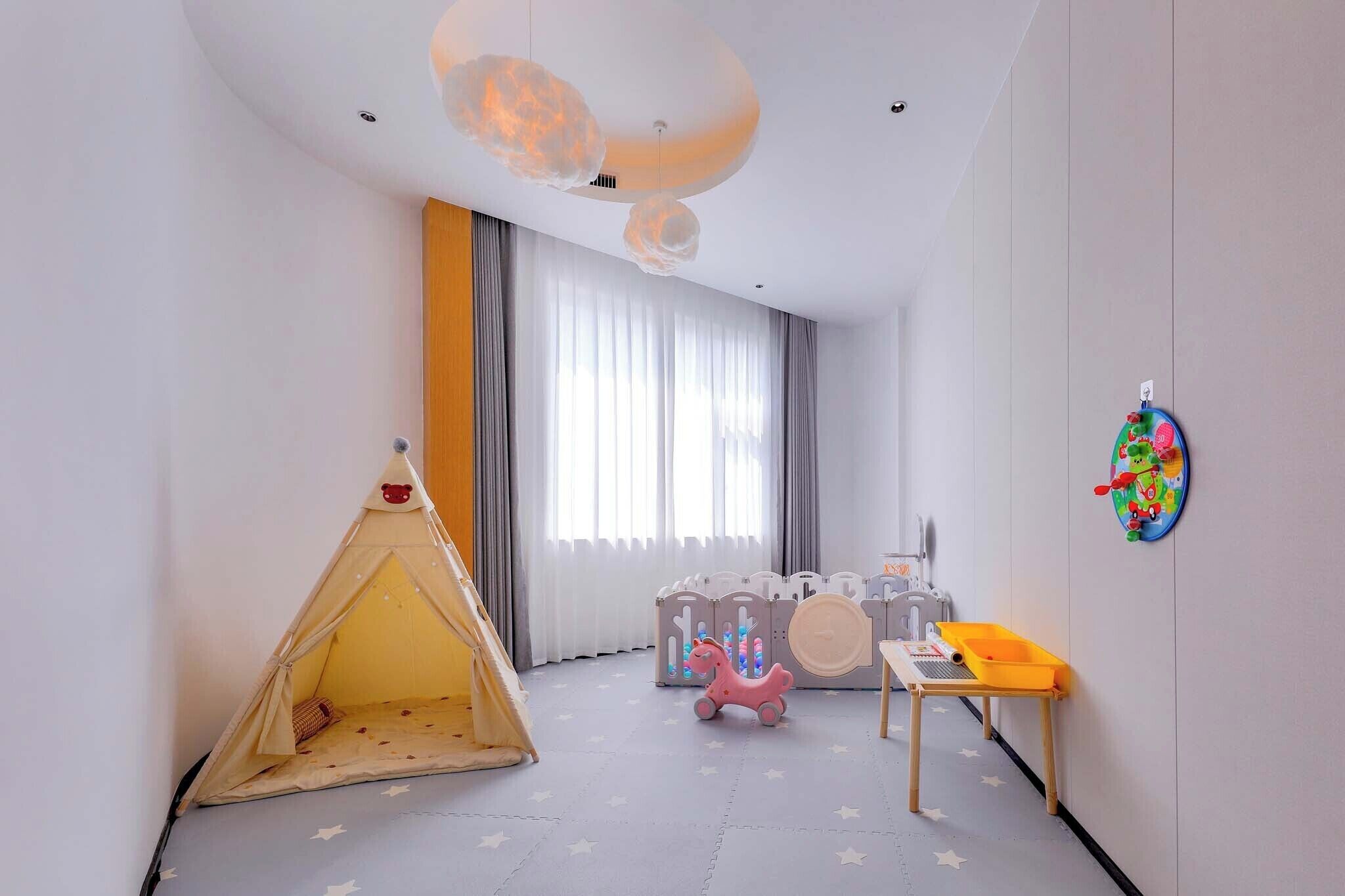 Familiesuite | Blendingsgardiner, lydisolert, strykejern/-brett og wi-fi (inkludert)