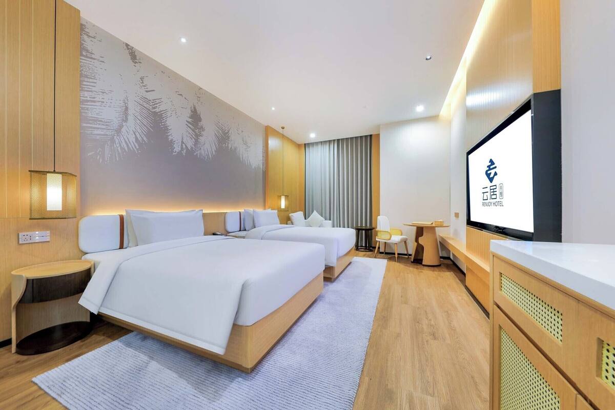 Kamar Twin Bisnis | Tirai kedap cahaya, kedap suara, setrika/meja setrika, dan Wi-Fi gratis