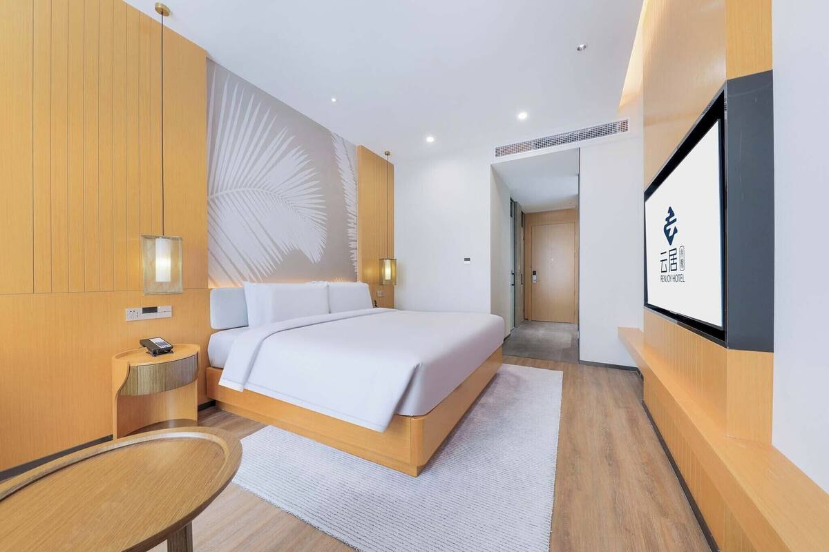 Kamar Double Senior | Tirai kedap cahaya, kedap suara, setrika/meja setrika, dan Wi-Fi gratis