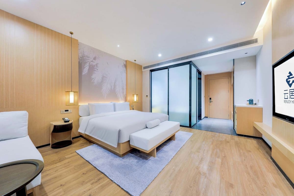 Kamar Double Mewah | Tirai kedap cahaya, kedap suara, setrika/meja setrika, dan Wi-Fi gratis