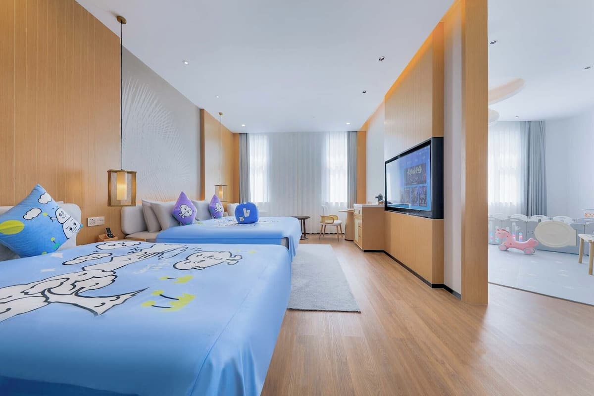 Suite Keluarga | Tirai kedap cahaya, kedap suara, setrika/meja setrika, dan Wi-Fi gratis