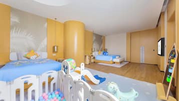 Suite – superior | Blendingsgardiner, lydisolert, strykejern/-brett og wi-fi (inkludert)