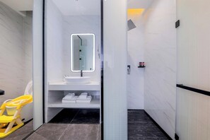 Family Twin Room | Bathroom - Sanya Coconut Dream Corri RenJoy Hotel (Sanya)