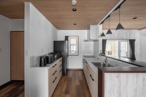 Apartment | Private kitchen | Fridge, microwave, stovetop, dishwasher