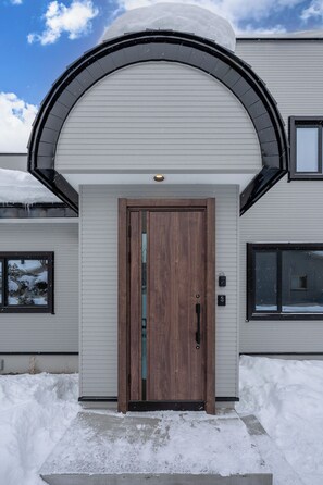 Exterior detail - NORTH GATE (Asahikawa)