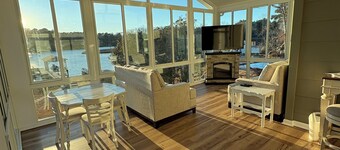 Peaceful Cottage with Fishing Dock, Kayaks. Discounted Jet Ski Rentals with Stay
