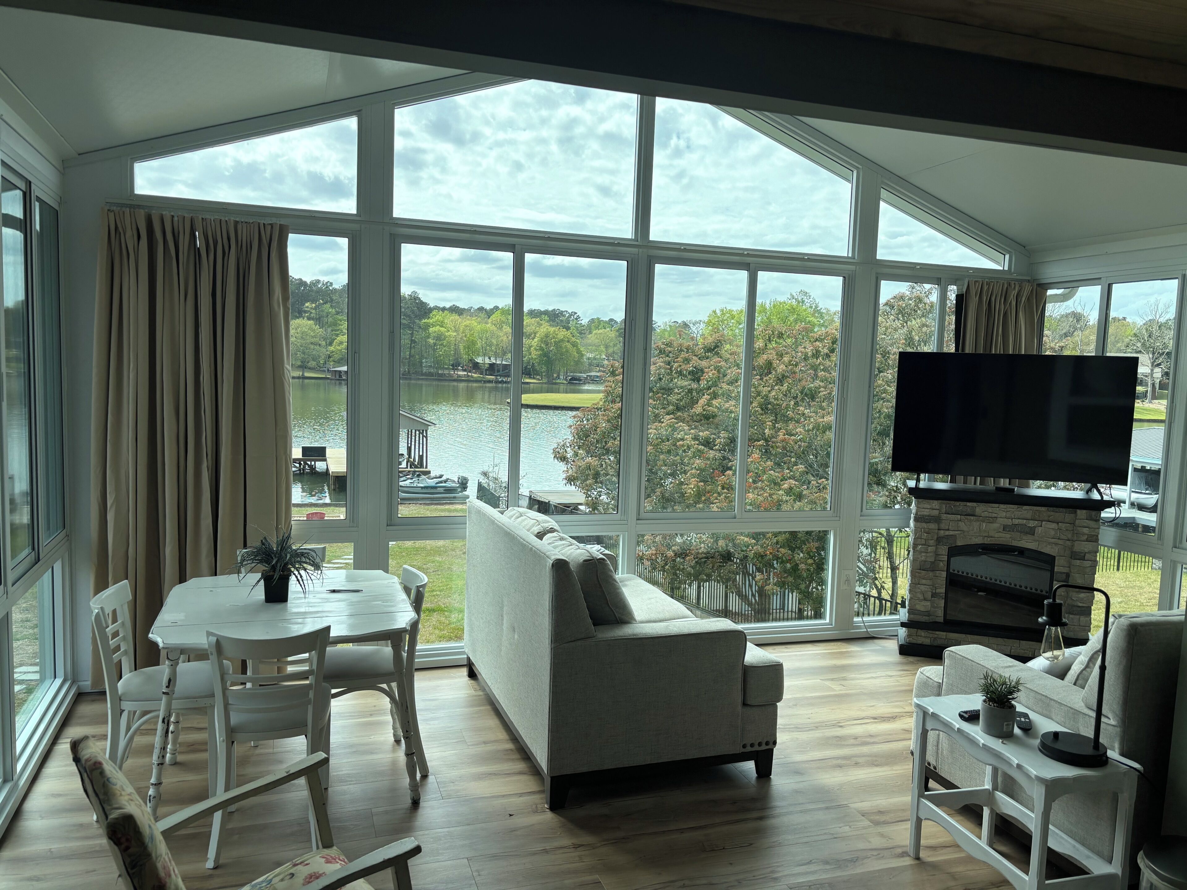 TV connectée, cheminée