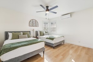 2 soveværelser, strygejern/strygebræt, weekendseng, gratis Wi-Fi