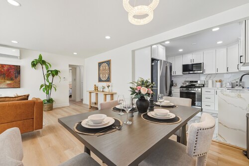 Newly Renovated 2BR 1BA Near Park & Airport 3 Beds Montclair