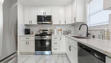 Coffee/tea maker, fridge, microwave, oven