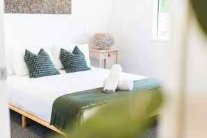 WiFi - Modern Retreat Close to Everything (Currajong)