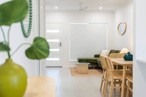 Interior - Modern Retreat Close to Everything (Currajong)