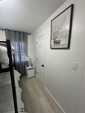 2 chambres, fer et planche à repasser, Wi-Fi gratuit, draps fournis