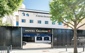 Exterior - Sangbong Jungnang Salmon (Seoul)