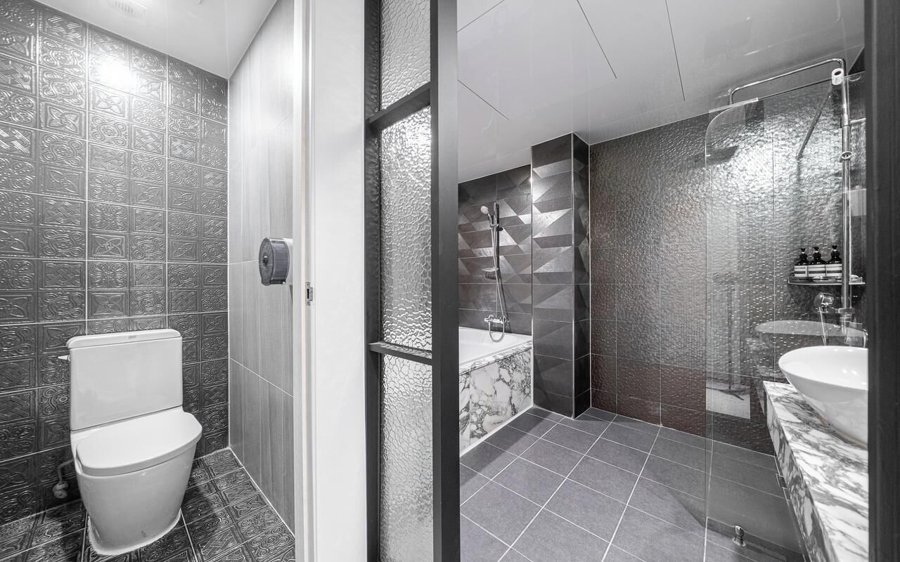 Suite | Bad | Hårføner, håndklær, såpe og sjampo