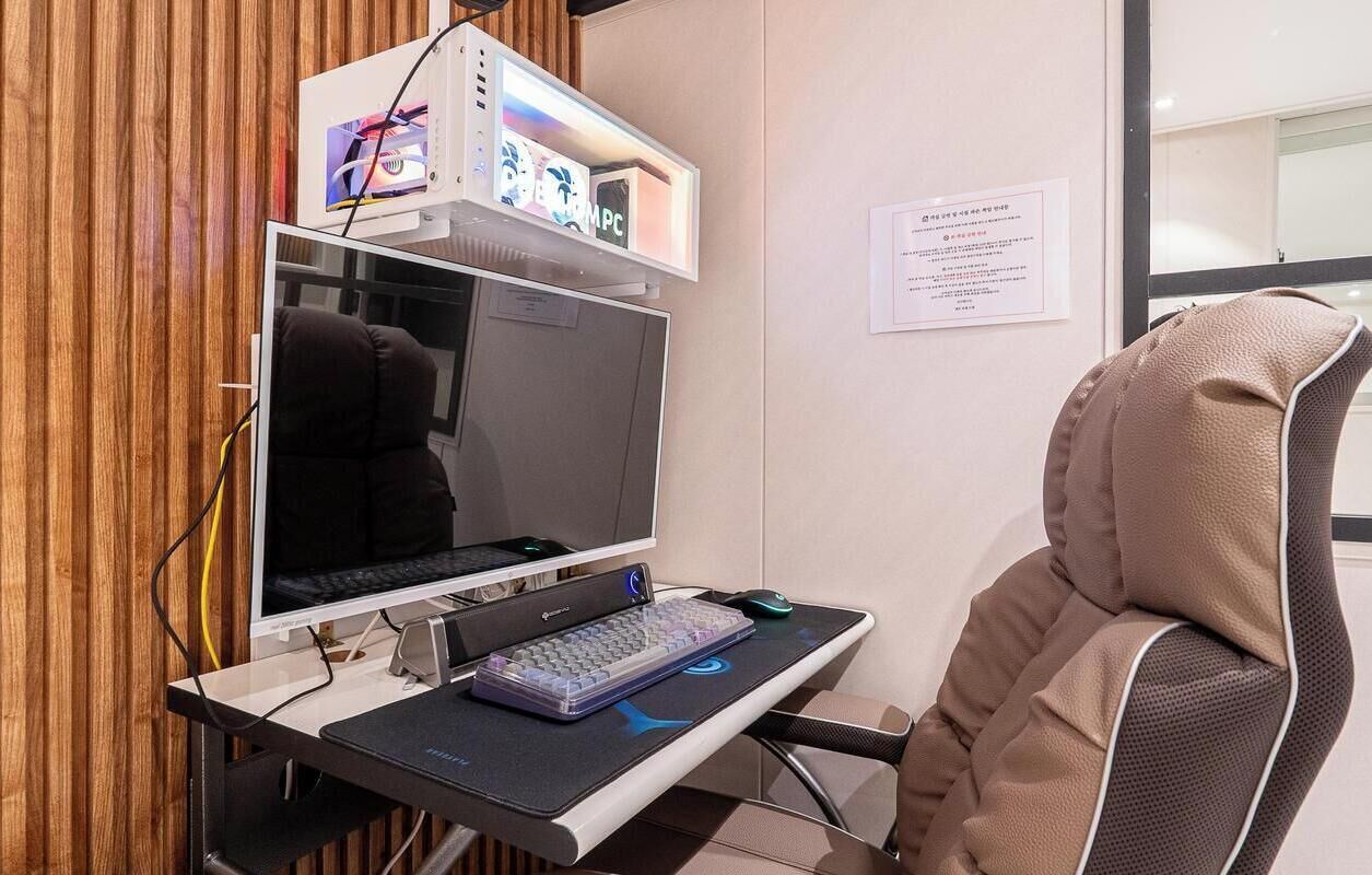 high spec pc room | Free WiFi