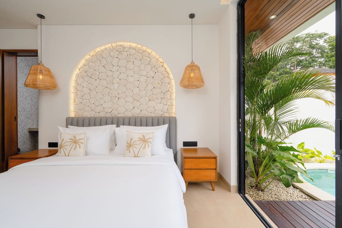 Villa - privat pool | Pengeskab på værelset, mørklægningsgardiner, strygejern/strygebræt