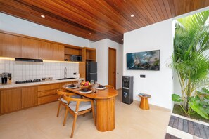 Private kitchen - Villa Serene by Pertama Management (Ungasan)