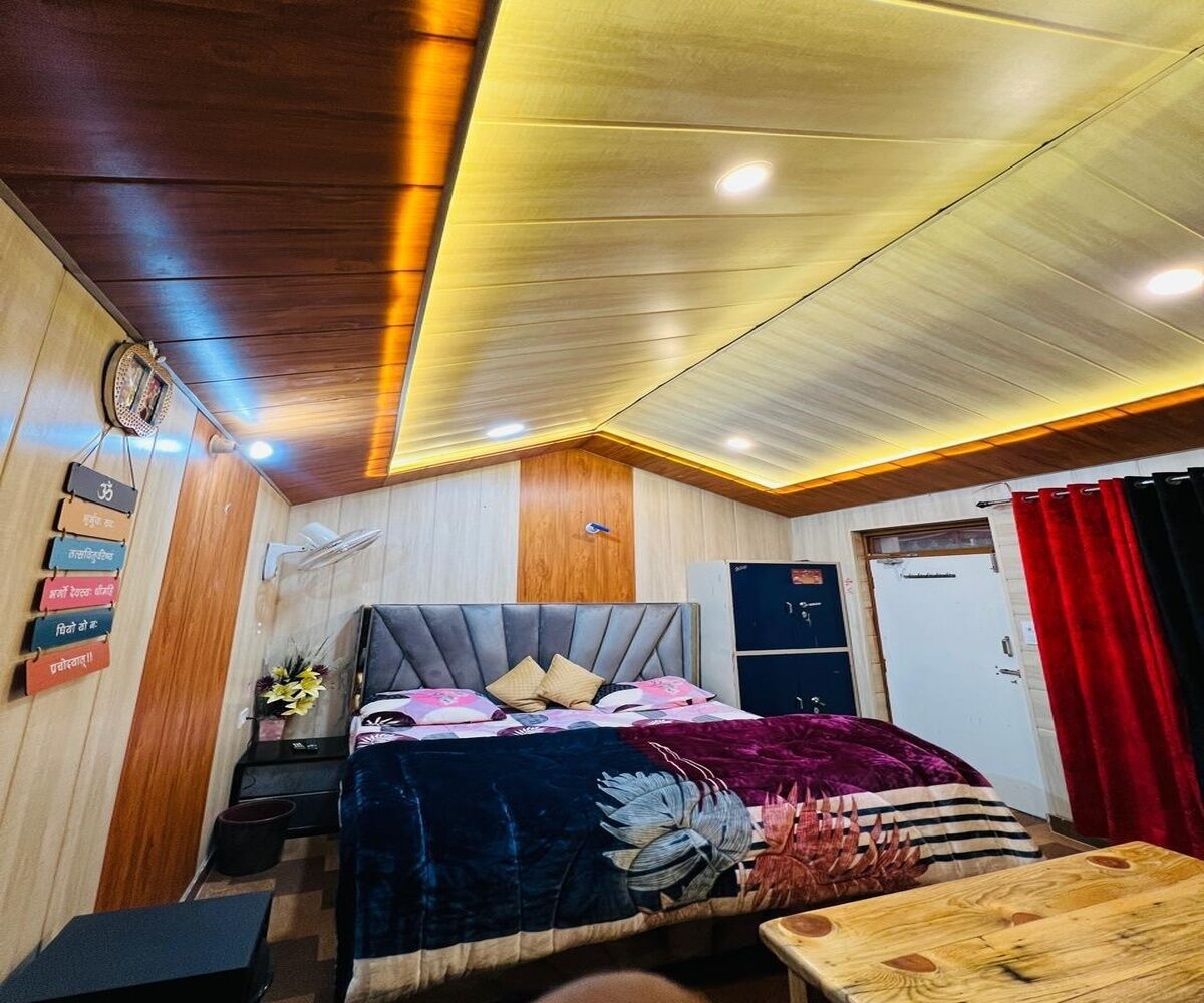 Kamar Double, pemandangan gunung | Ruang kerja ramah laptop, tirai kedap cahaya, dan setrika/meja setrika