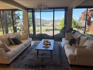 Living area - Perfect holiday accommodation in the Yarra Valley for 6 to 8 people. (Steels Creek)
