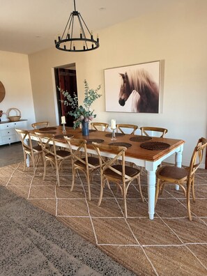 Dining - Perfect holiday accommodation in the Yarra Valley for 6 to 8 people. (Steels Creek)