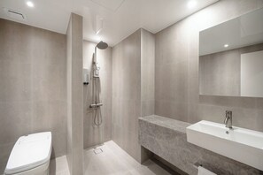 Deluxe Double Room | Bathroom