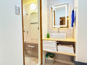 Family Villa, 3 Bedrooms, Private Bathroom | Bathroom | Separate tub and shower, deep soaking tub, hydromassage showerhead - Nagara no Yado (Osaka)