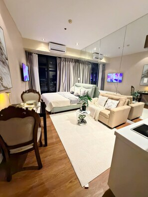 Appartement, balkon, uitzicht op stad | Interieur