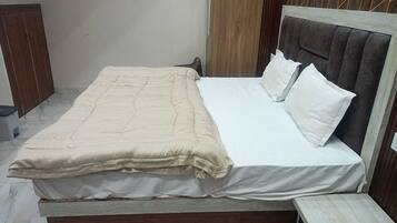Deluxe Double Room, Balcony, City View | In-room safe, desk, soundproofing, iron/ironing board