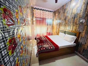 In-room safe, desk, soundproofing, iron/ironing board - Hotel Bali Inn (Agra)