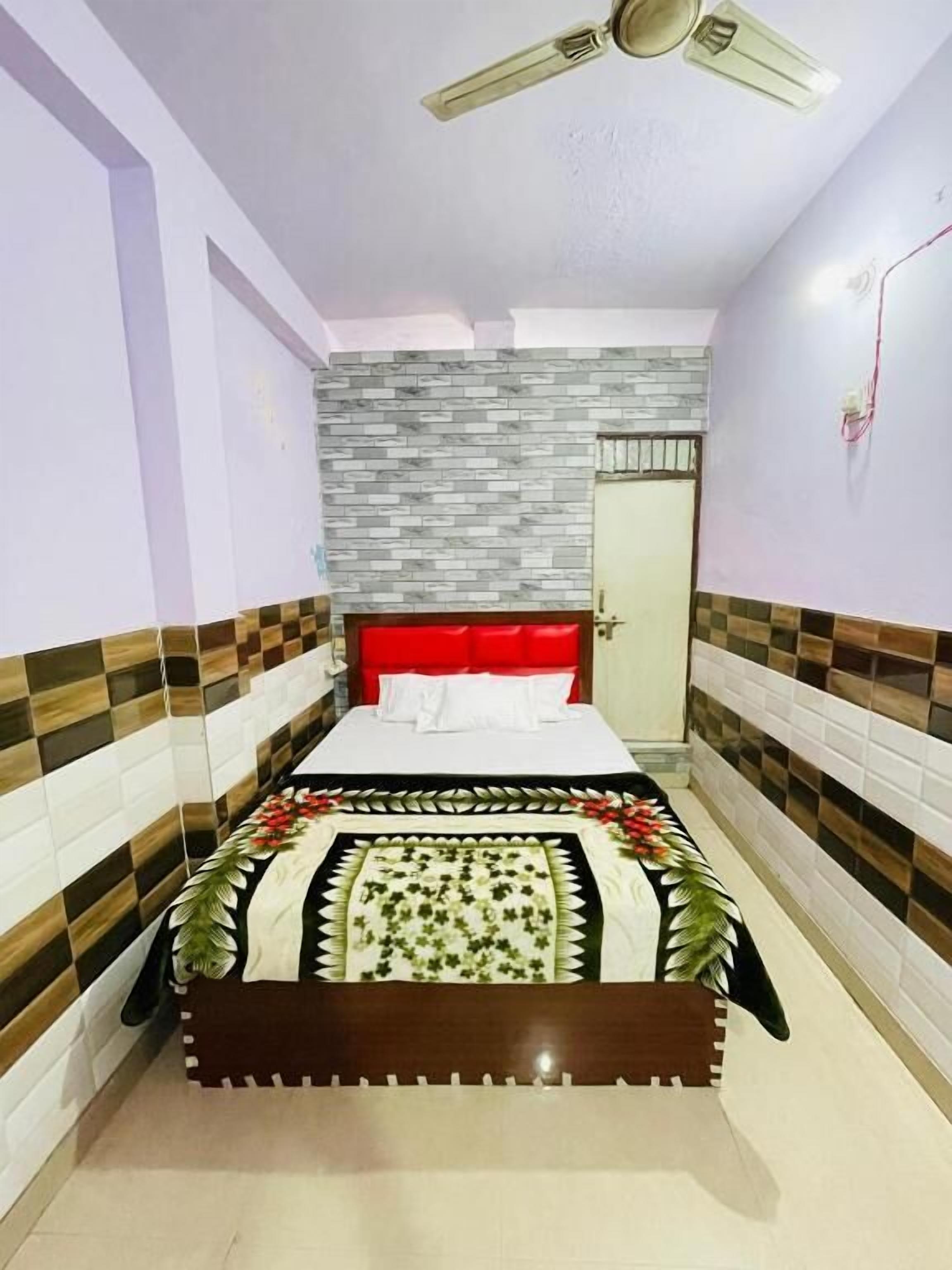 Deluxe Double Room, Balcony, City View | In-room safe, desk, soundproofing, iron/ironing board