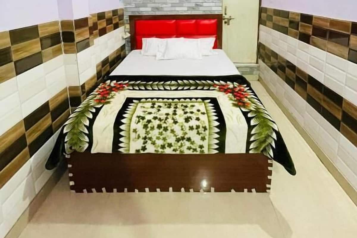 Deluxe Double Room, Balcony, City View | In-room safe, desk, soundproofing, iron/ironing board