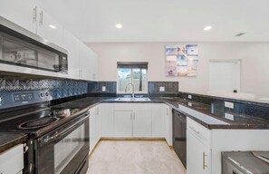 Private kitchen - Cozy Fort Lauderdale Villa-3 miles from the beach! (Fort Lauderdale)