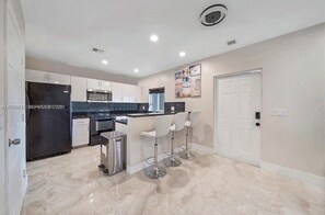 Private kitchen - Cozy Fort Lauderdale Villa-3 miles from the beach! (Fort Lauderdale)
