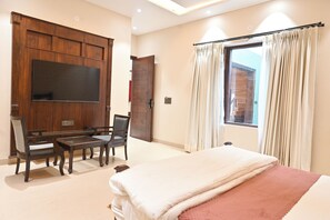 Deluxe Double Room, Balcony | Desk, laptop workspace - Sukuun (Amritsar)