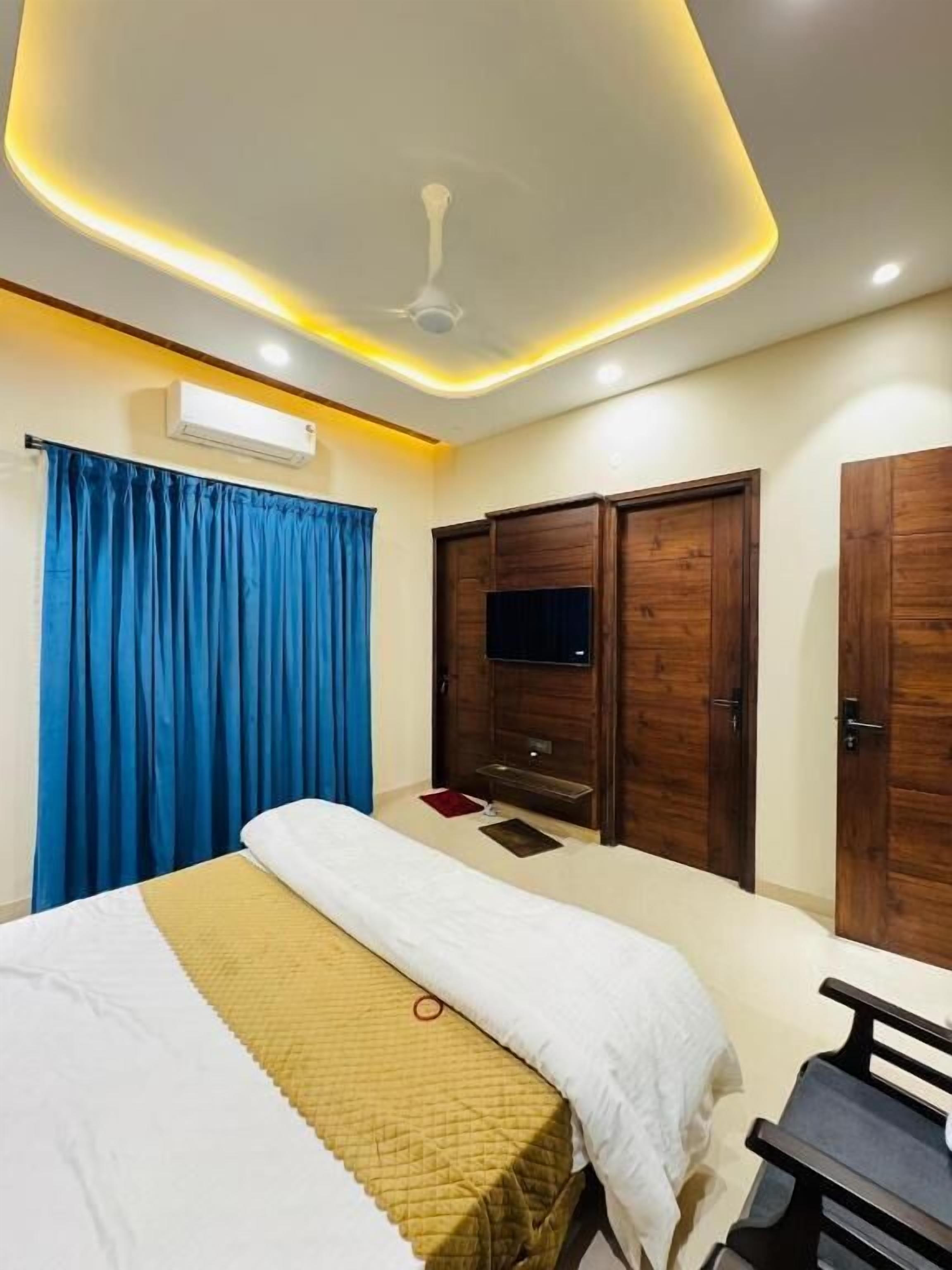 Luksus-dobbeltrom, balkong | Skrivebord og skrivebord for bærbar PC