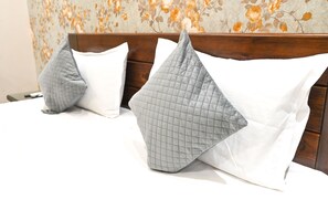 Luxury Double Room, Balcony | Desk, laptop workspace - Sukuun (Amritsar)