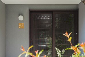 Exterior detail - Haku (Miyazu)